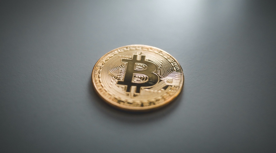 Bitcoin faces drop; this analyst flags ‘three bars down’ pattern for btc traders