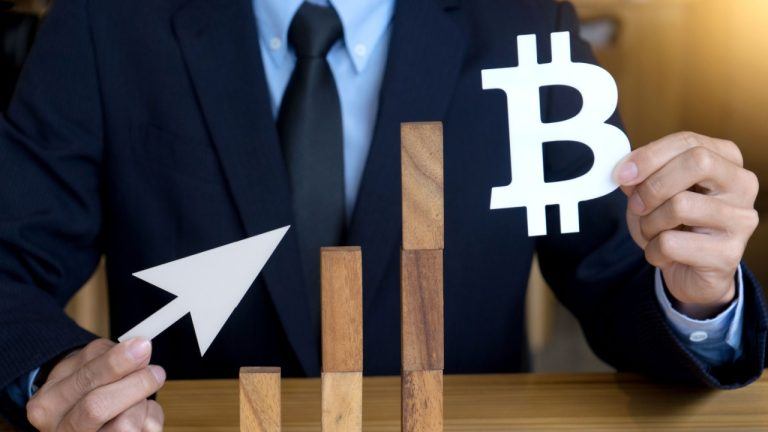 Etf flows split: bitcoin funds gain $333 million inflow as ether etfs bleed $135 million