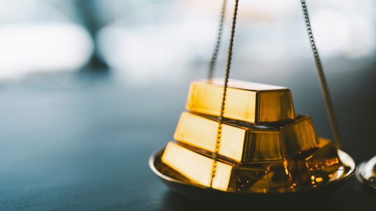 Gold steals bitcoin spotlight, reaches record price levels in monday night dash