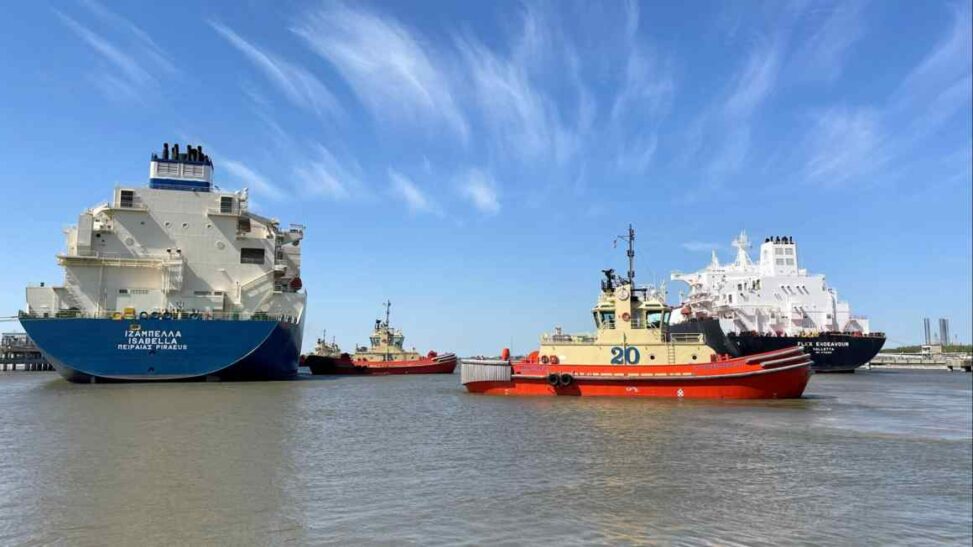 Exxon and chevron beef up energy trading to take on european rivals