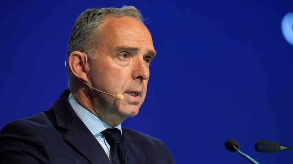 Former top civil servant in running to replace mandelson as us ambassador