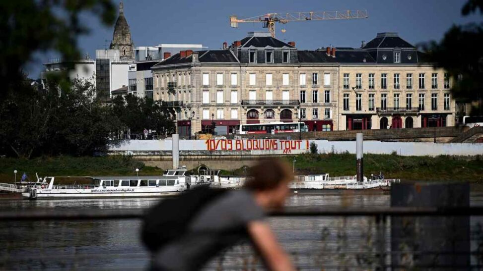 Political turmoil pushes france into eurozone’s ‘periphery’, say investors
