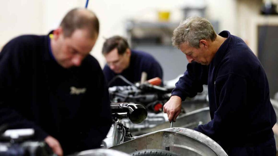 Uk services growth for august hits fastest pace in over a year