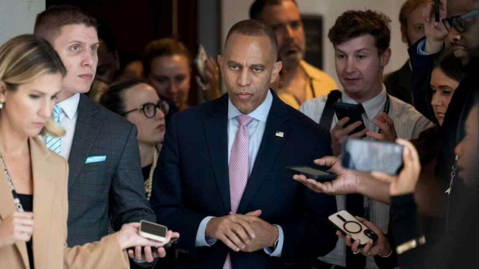 Trump to meet lawmakers as us government heads to a shutdown