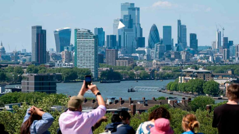 Hargreaves lansdown and schroders to offer private markets to the masses