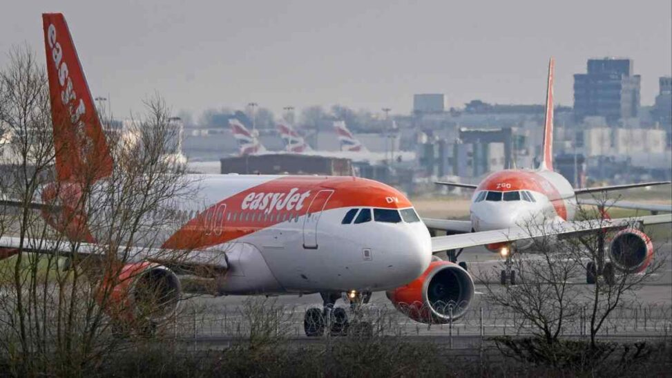 Uk government approves second runway at gatwick airport