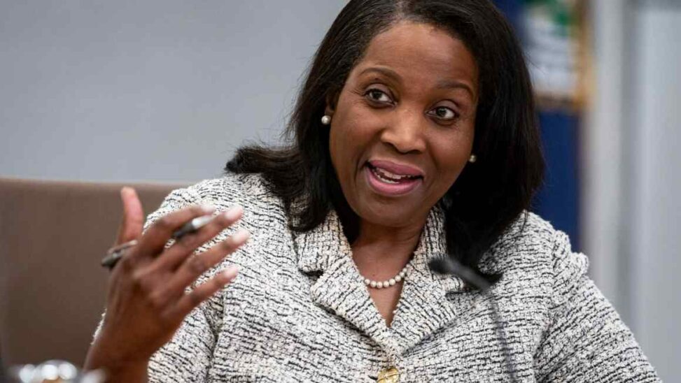 Trump asks appeals court to let him fire lisa cook before next week’s fed meeting