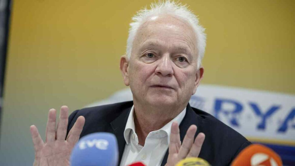 Ryanair accused of ‘extortion’ in spat over spanish airport charges