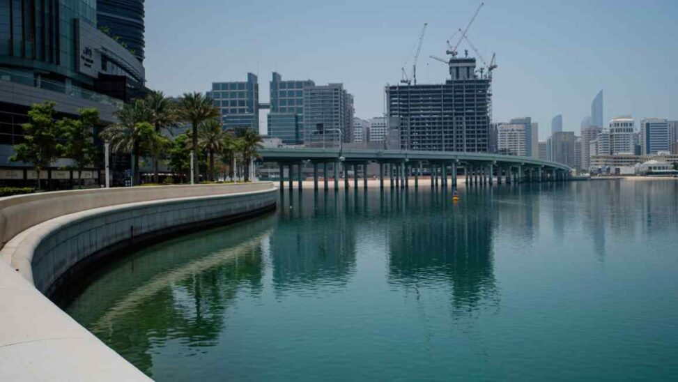 Gulf sovereign wealth funds defy lower oil prices to top global investment