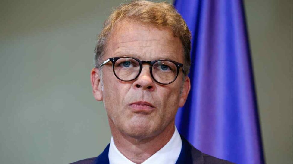 Deutsche bank chief christian sewing set to face multimillion pound lawsuit