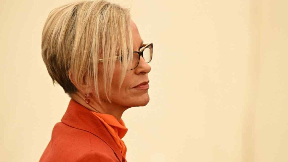 Gsk chief emma walmsley to step down