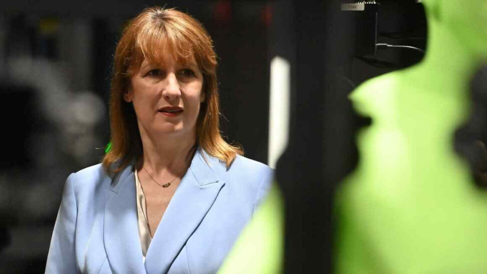 Reeves to tell ministers to prioritise fight against inflation
