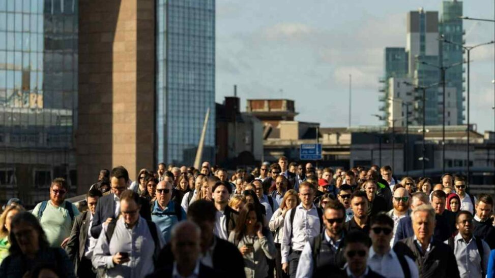 Uk business activity growth undershoots expectations