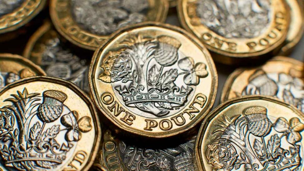 Uk households prefer cash, as they plough record sums into isas