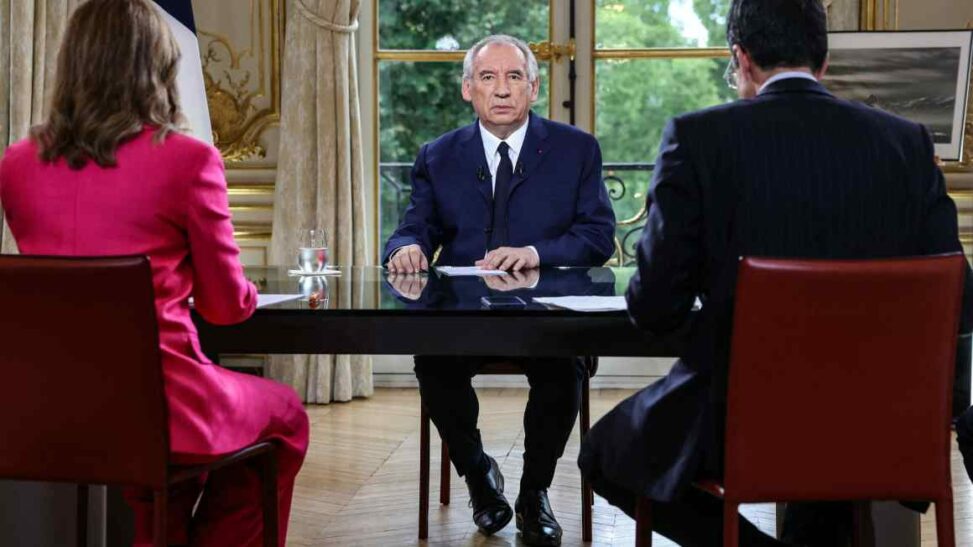 French pm on the brink in crucial confidence vote