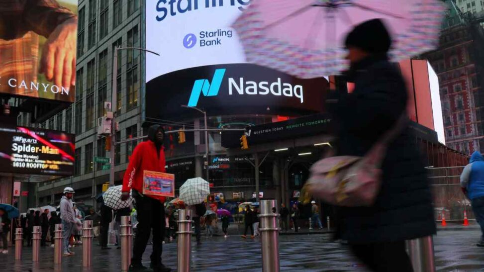 Us stocks fall as bond sell off spills into equities