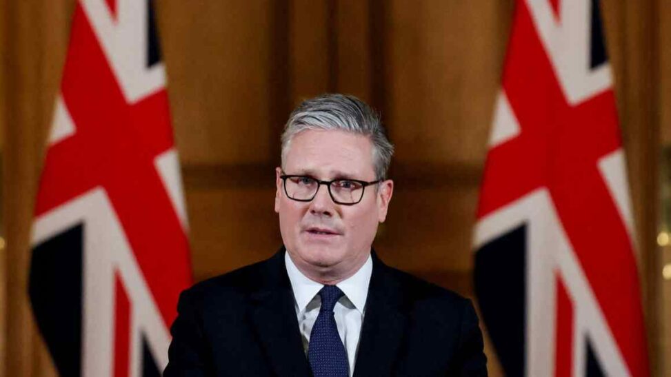 Starmer considers digital id rollout in bid to tackle illicit migration