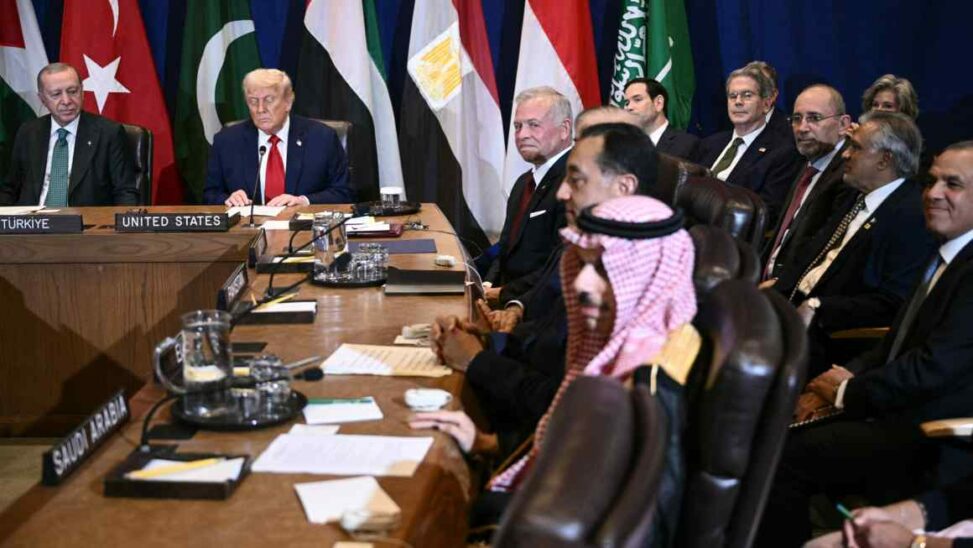 Trump presents new gaza peace plan to arab and muslim leaders
