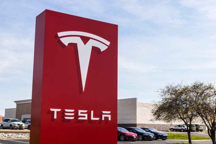 Tesla's registrations in sweden plunge 84% in august