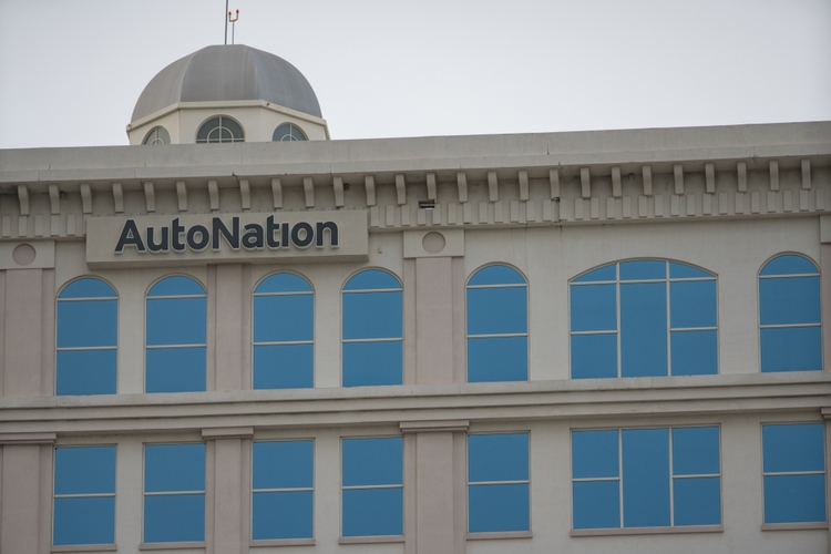 Hedge fund luminary eddie lampert cuts his stake in autonation again