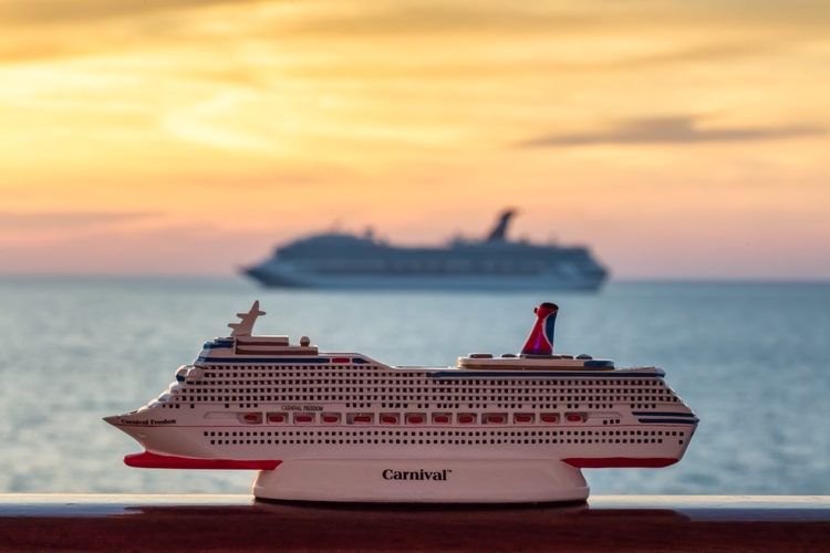 Carnival launches $1.25b debt offering