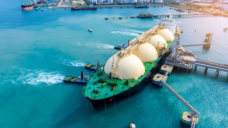 New fortress energy reports larger losses in q2
