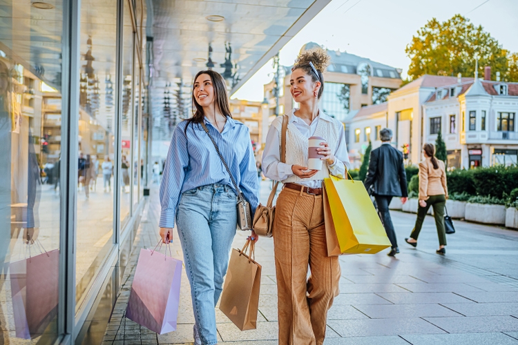 Oxford industries rallies on profit beat as investors eye lilly pulitzer growth and tariff resilience