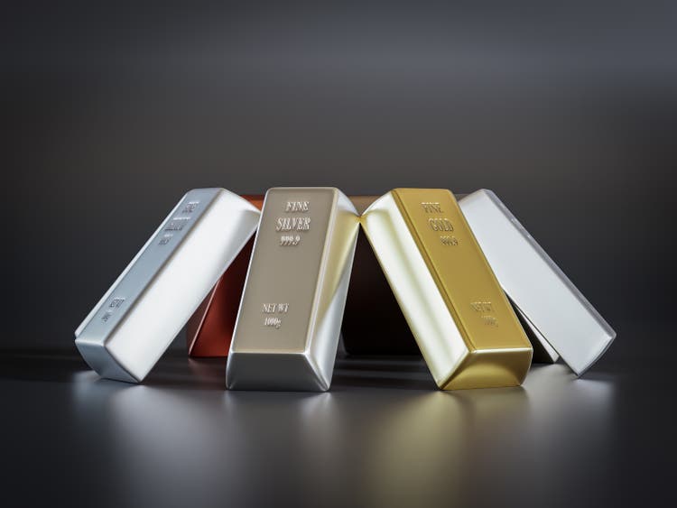 Silver surges past $40 for first time since 2011 on fed rate cut expectations