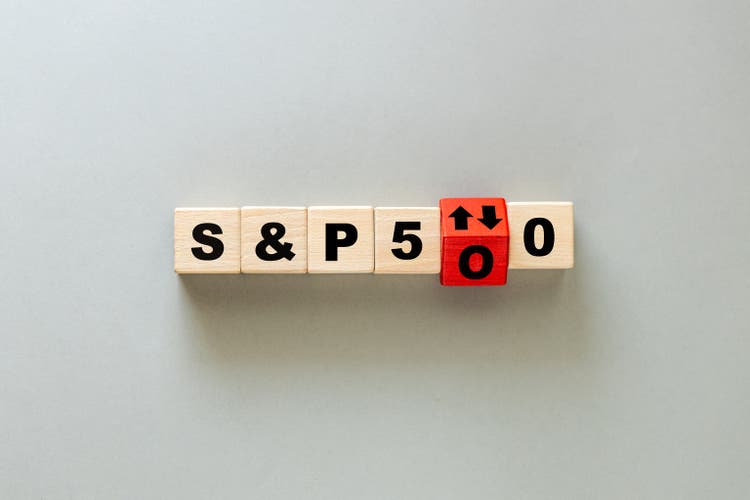 Sa graphics: here are the biggest s&p 500 gainers and losers in august