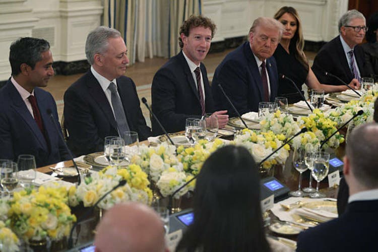 Tech tycoons praise trump at white house dinner