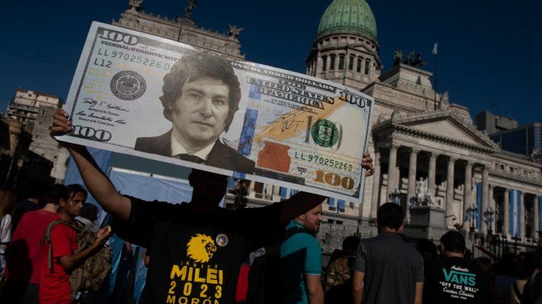 Milei introduces bill to halt money issuance in congress