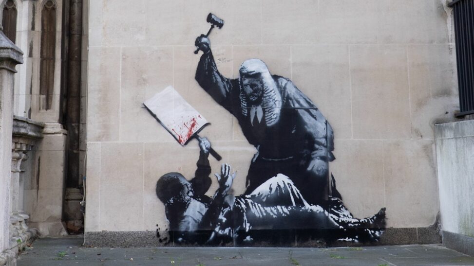 New banksy artwork to be removed from royal courts of justice