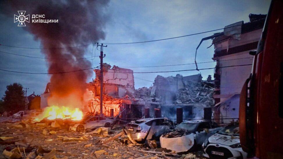 Putin issues defiant message as ukraine hopes for missiles that could reach moscow