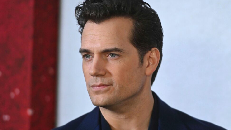 Henry cavill suffers injury while training for highlander film