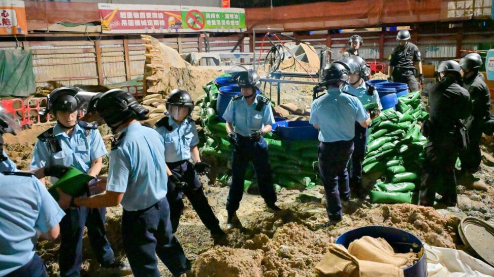 Thousands evacuated after wwii bomb discovered in hong kong