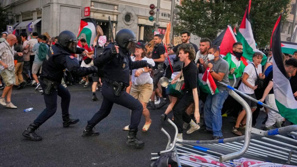 Spanish vuelta finale cancelled as police clash with pro palestinian protesters in madrid