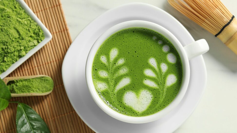 What is the link between matcha and iron deficiency and who is most at risk?