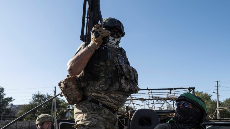 Zelenskyy to meet trump as russian troops advance towards ukraine's 'fortress belt'