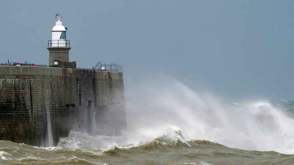 Yellow weather warning issued for winds of up to 80mph over weekend