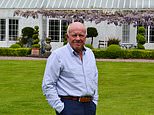 Billionaire peter hargreaves to retire from hargreaves lansdown
