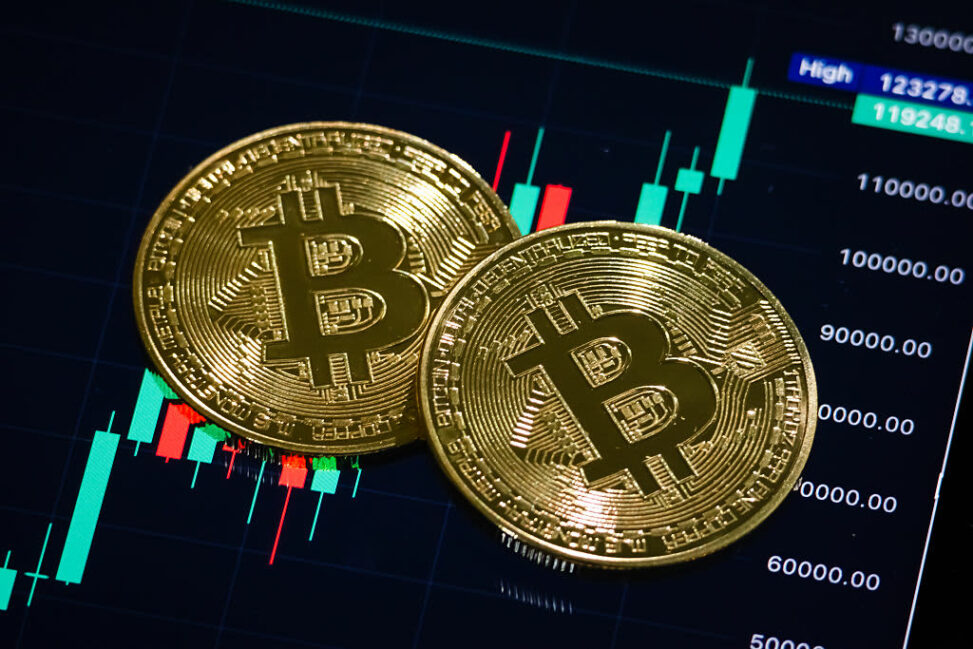 Bitcoin rises as investors seek a global safe haven amid shutdown