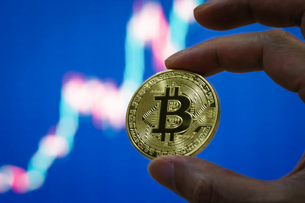 Bitcoin rallies to within 1% of all time high, gaining safe haven status during shutdown