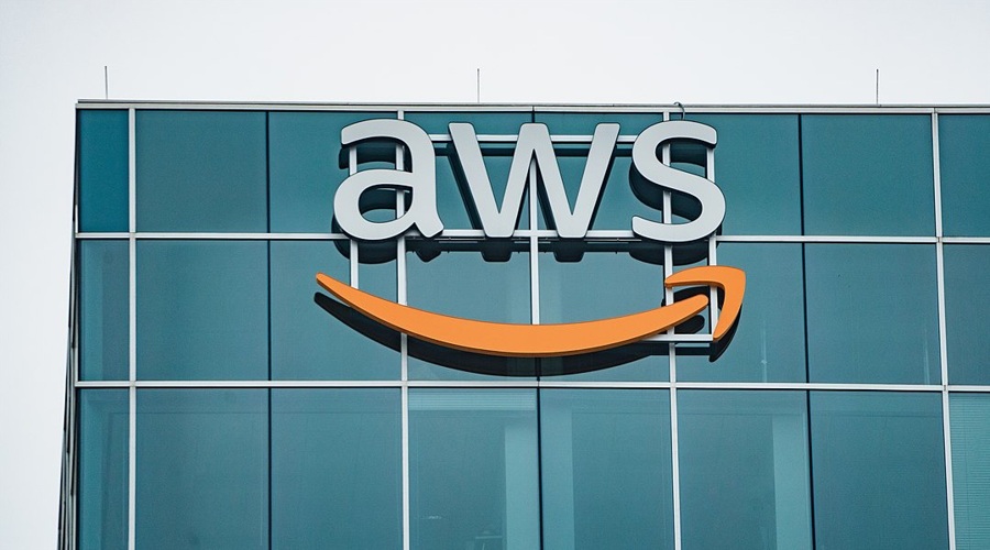 Robinhood and coinbase face disruptions as aws outage hits major platforms