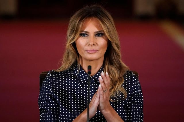 $melania from moon to courtroom 🤣