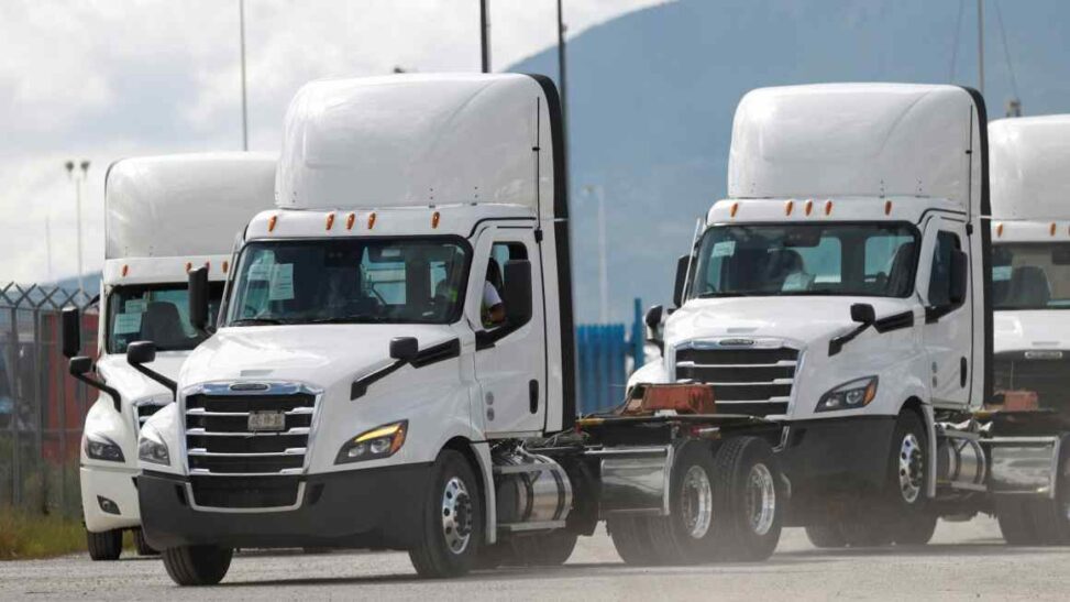 Trump says us truck imports to face 25% tariff from november 1