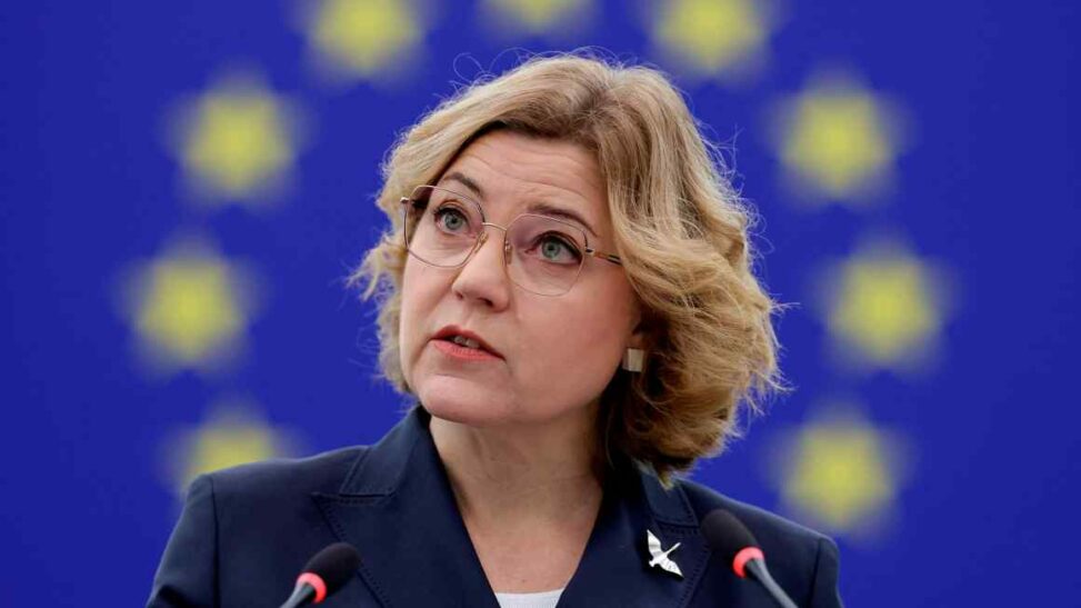 Eu pushes new ai strategy to reduce tech reliance on us and china