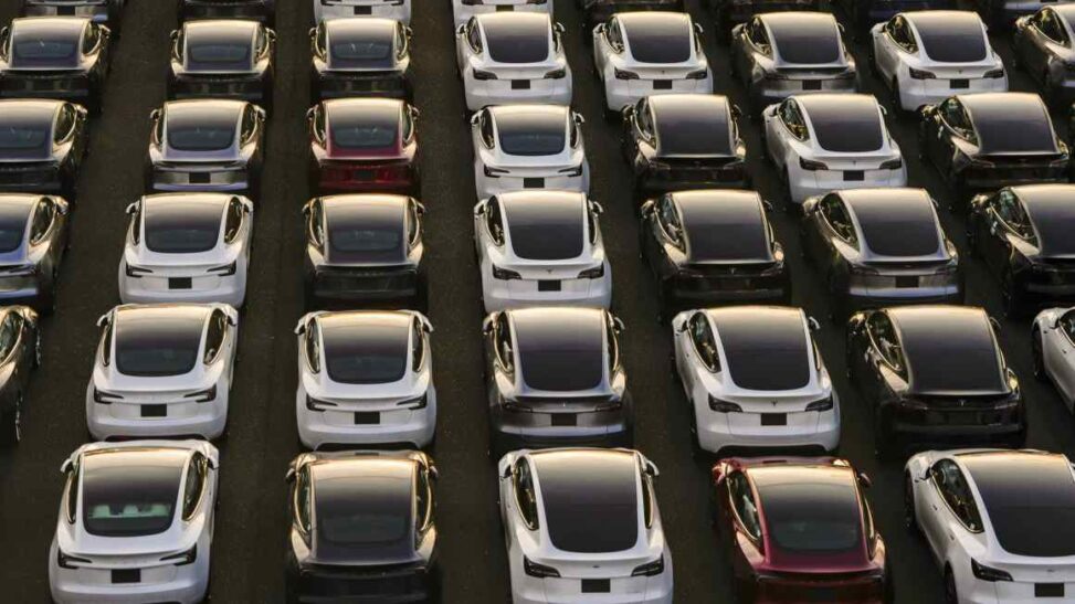 Tesla sales hit record as us buyers rush to beat end of tax credits