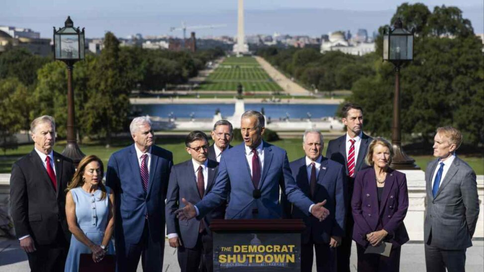 Us government remains shut as senators fail to agree funding plan