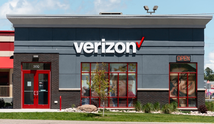 Market voices: verizon's new ceo, nike ceo on turnaround, cbs news