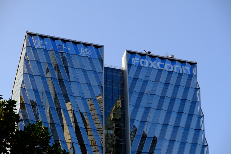Top iphone assembler foxconn posts record revenue for q3, but falls short of expectations